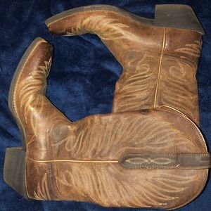 Ariat cowgirl boots